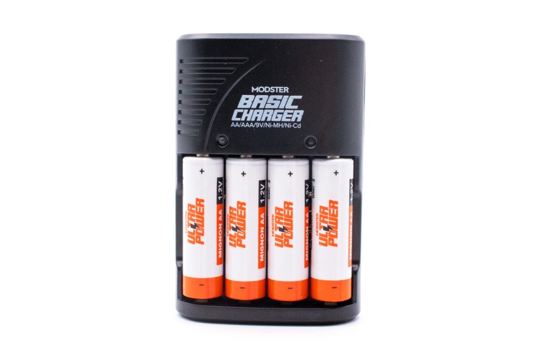 MODSTER chargeur batterie AA-AAA inclus 4 nimh AA 2200mAh